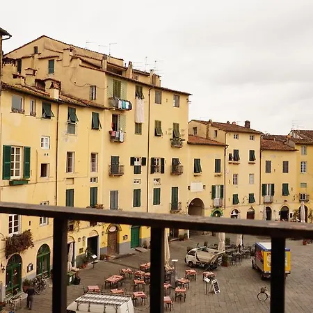 Nell'anfiteatro * Lucca